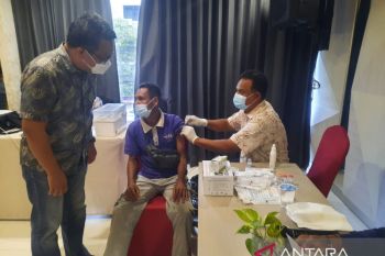 Pengelola hotel di Jayapura gelar vaksinasi booster bagi karyawan