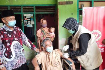 Pemkab Kulon Progo menggalakkan vaksinasi COVID-19 dan protokol kesehatan