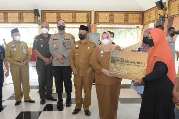 Bupati Bengkalis luncurkan kartu KBS
