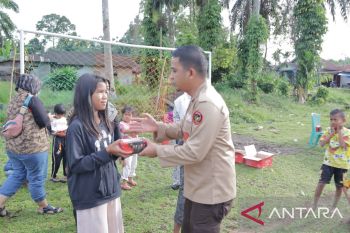 Pramuka Solok bagikan dua ribu nasi bungkus untuk korban gempa