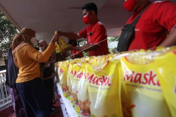 Pemerintah perlu terus melakukan operasi pasar amankan stok minyak goreng