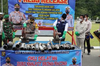 Polres OKU Selatan musnahkan  175 unit knalpot racing