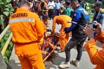 Seorang pria di Lombok Tengah terjun bebas di sungai hingga tewas
