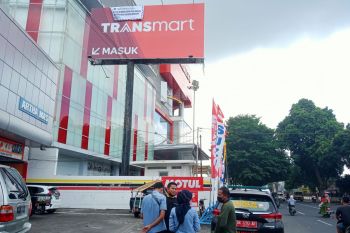 BKD Mataram menyegel reklame tidak bayar pajak