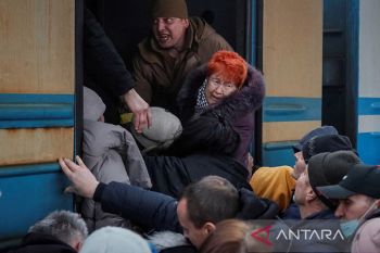 Kabar terkini Ukraina: Dari mediasi Israel hingga protes anti invasi di Rusia