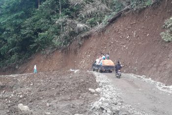 Pascalongsor, jalan Simpang Empat-Talu hari ini sudah bisa dilalui kendaraan
