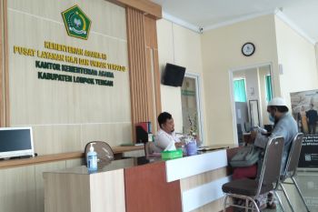 Kantor Kemenag Lombok Tengah menyiapkan dokumen calon jamaah haji