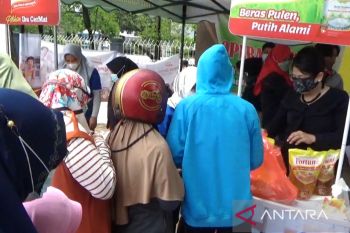 Pasar murah Bulog-Disdag Sulsel diserbu warga