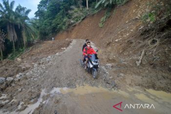 Jalan Akses Ke Kabupaten Pasaman Sudah Dibuka Pascalongsor