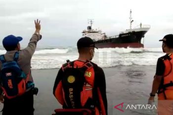 Kapal tanker kandas di perairan Sancang  Kabupaten Garut