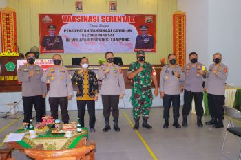 Irwasda Polda Lampung tinjau vaksinasi serentak, di MAN 1 Bandarlampung