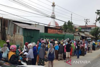 Harga minyak goreng di daerah ini tembus Rp70.000/liter