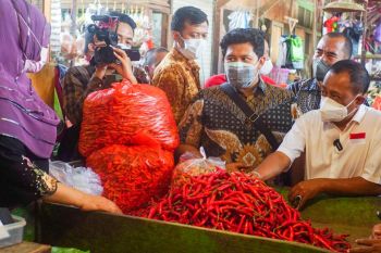 Wawali pastikan stok bahan  pokok di Kota Surabaya aman jelang Ramadhan