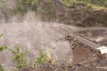 BPBD Sleman meminta warga tidak mencari rumput di lereng Merapi