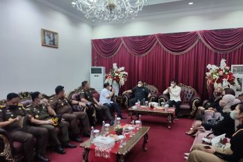 Asisten I Pemprov Sulut  sambut kedatangan Kajati Sulut