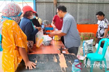 Bulog gandeng Perindag  operasi Pasar minyak goreng di Parigi