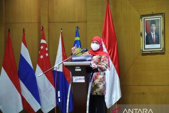 Gubernur jatim berbagi kiat memimpin kepada peserta Diklatpimnas di Makassar