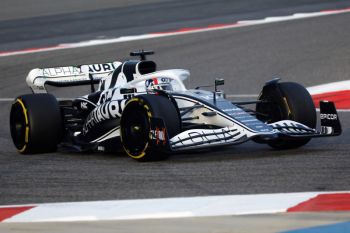Gasly cetak lap tercepat di hari pertama tes F1 di Bahrain