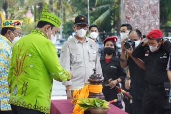 Wagub berangkatkan sampel utama tanah dan air Kalteng ke IKN