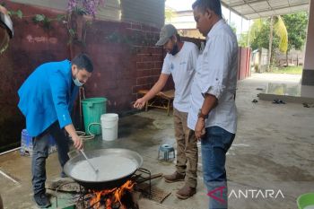 KNPI Sulawesi Tenggara fasilitasi kelompok masyarakat buat minyak goreng