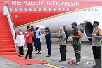 Presiden Joko Widodo tiba  di Balikpapan bersiap berkemah di IKN