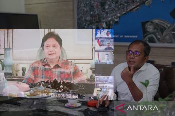 Wali Kota Makassar dan Menko Perekonomian bahas COVID-19 secara virtual