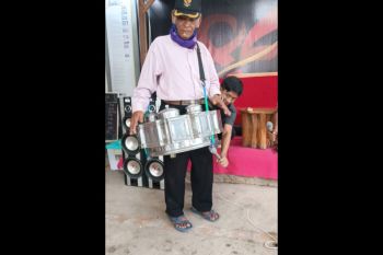Rambut nenek, gula gending, dan harmoni bunyi yang terlupa