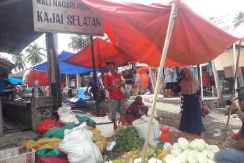 Perdana dibuka, aktifitas Pasar Kajai Pasbar pasca gempa sepi pengunjung (Video)