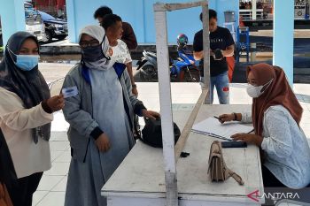 Terminal Jati Pariaman fokuskan pendataan syarat perjalanan penumpang di masa pandemi