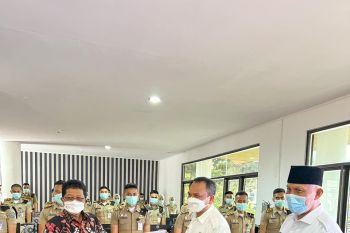 Bank Nagari serahkan 30 unit komputer pada IPDN Kampus Sumbar