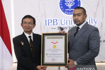 Audy Joinaldy tercatat MURI sebagai Wagub Bergelar Akademik Terbanyak di Indonesia