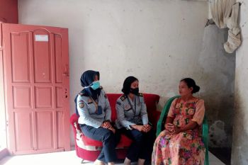 Pegawai Lapas Perempuan datangi rumah orang tua warga binaan terkait pendidikan