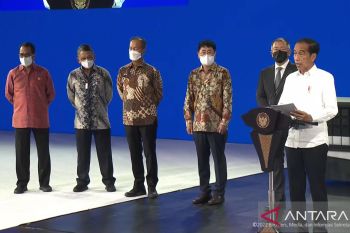 Presiden Jokowi luncurkan mobil listrik pertama rakitan Indonesia