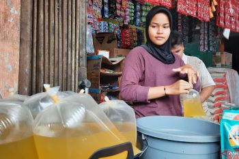 Harga minyak goreng curah di Pariaman Rp16 ribu perkilogram