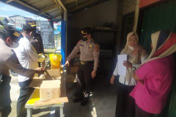 Disdagtri Inhil sidak PKL jual minyak goreng diatas HET