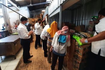 Kulon Progo memastikan stok minyak goreng di toko jejaring aman