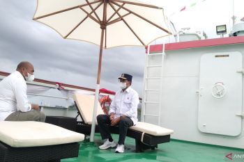 Menhub  Budi Karya resmikan kapal wisata bottom glass di Labuan Bajo