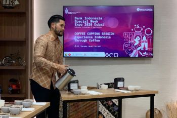 Mikael Jasin dan BI perkenalkan biji kopi Indonesia di World Expo Dubai
