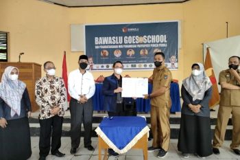 Bawaslu gandeng Diknas Bantaeng beri pendidikan politik kepada remaja