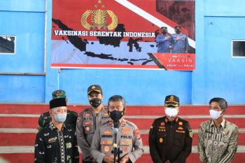 Wakapolda Lampung tinjau vaksinasi serentak indonesia di Pringsewu