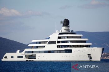 Kapal pesiar Abramovich terlihat berlayar di perairan Turki