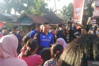 Berjalan kaki ratusan meter, AHY disambut antusiasme kaum ibu di Pasaman Barat