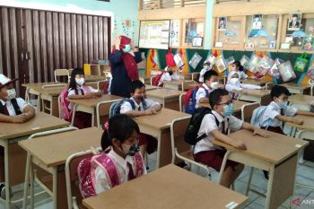 DKI Jakarta tunggu kebijakan pemerintah pusat soal PTM 100 persen