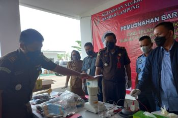 Kejari Bandarlampung musnahkan barang bukti hasil kejahatan