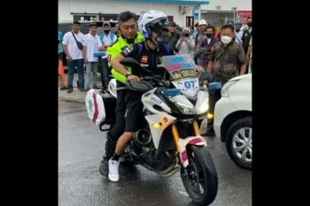 Aipda Dwi Prayitno penolong pebalap Morbidelli ketinggalan pesawat
