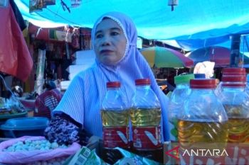 Pedagang : Pasokan minyak goreng curah di pasar tradisional Makassar minim
