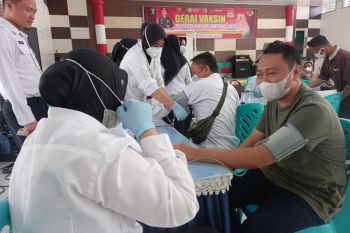 Mantan Bupati Lampung Utara vaksinasi booster di Lapas