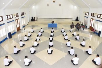 Danlantamal VIII ingatkan calon prajurit menjaga sikap