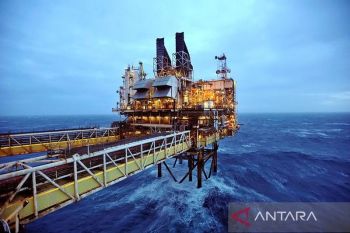 Harga minyak berbalik naik di Asia setelah stok AS turun di pasar yang ketat