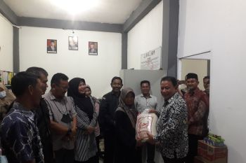 Bawaslu RI serahkan bantuan kepada korban gempa di Pasaman Barat